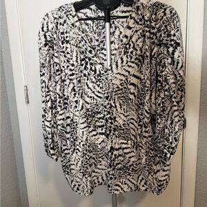 NWOT Simply Vera Vera Wang Black and White Animal Print Blouse